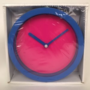Neon klok blauw met roze wijzerplaat