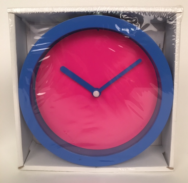 Neon klok blauw met roze wijzerplaat