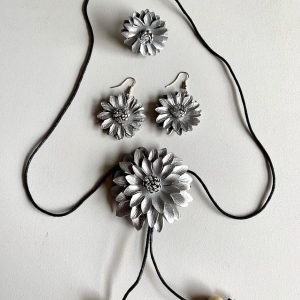 Sieraden set zilver oorbellen, ketting, ring