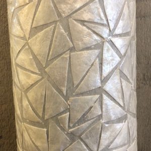 Schelpen wandlamp ±30cm handgemaakt van driehoekjes capiz schelpen - w