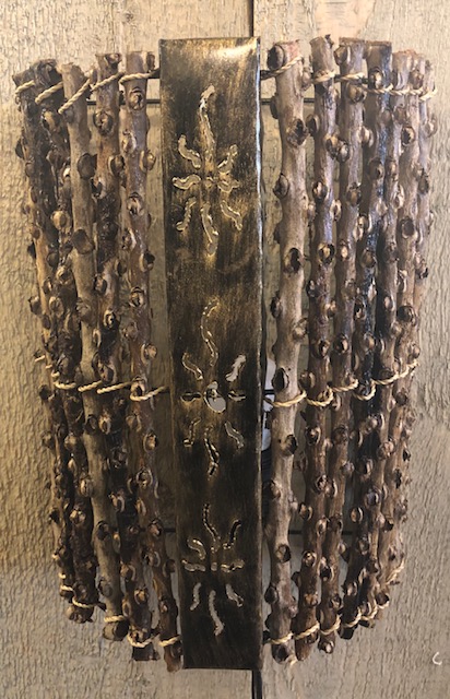 Kokosnoot wandlamp ±30cm handgemaakt van metaal en kokosnoottakken - b