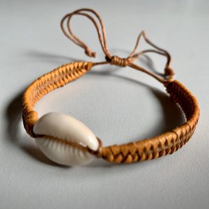 Schelpen armband bruin wax koord 1 schelp