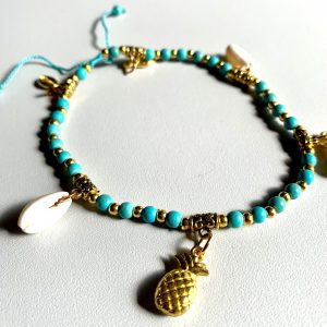 Enkelbandje met goud/turquoise kraaltjes, ananas en schelpjes