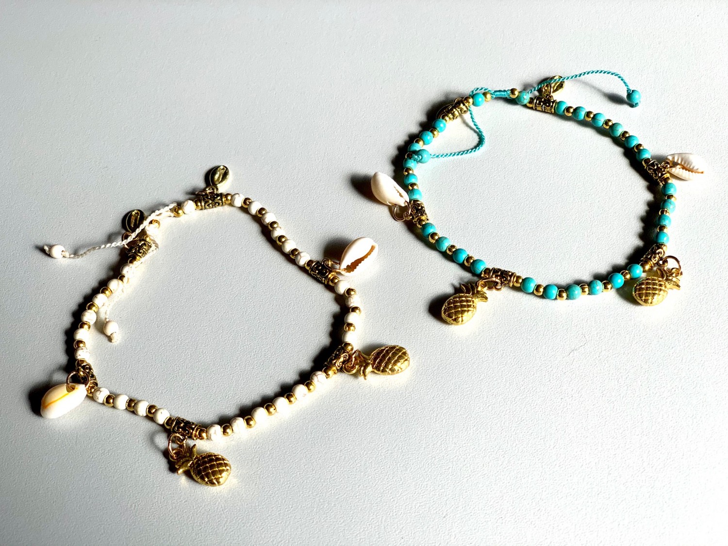 Enkelbandje met goud/turquoise kraaltjes, ananas en schelpjes - Afbeelding 4