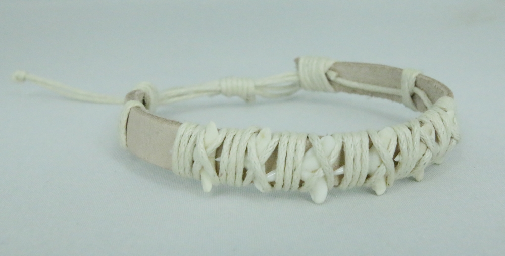 Haaientand armbandje lederen band - wit