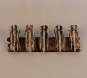 Kapstok 5 bruin-witte slippers