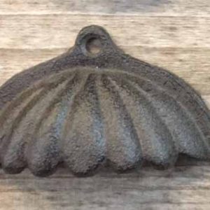 Gietijzeren handgreep - grove schelp 4,5x10cm