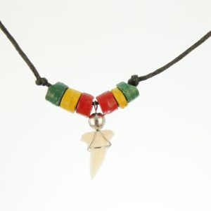 Haaientandketting- houten rasta kraaltjes HK0005