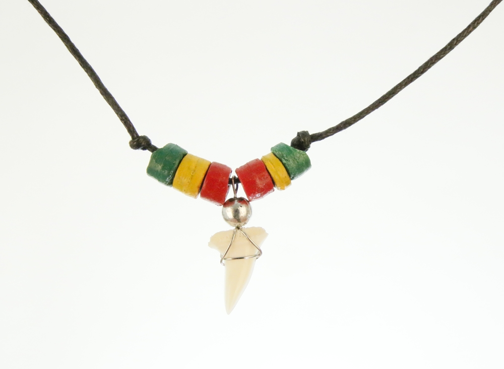 Haaientandketting- houten rasta kraaltjes HK0005
