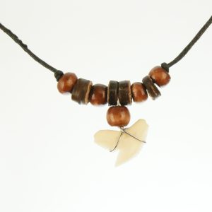 Haaientandketting- bruine houten kraaltjes HK0049