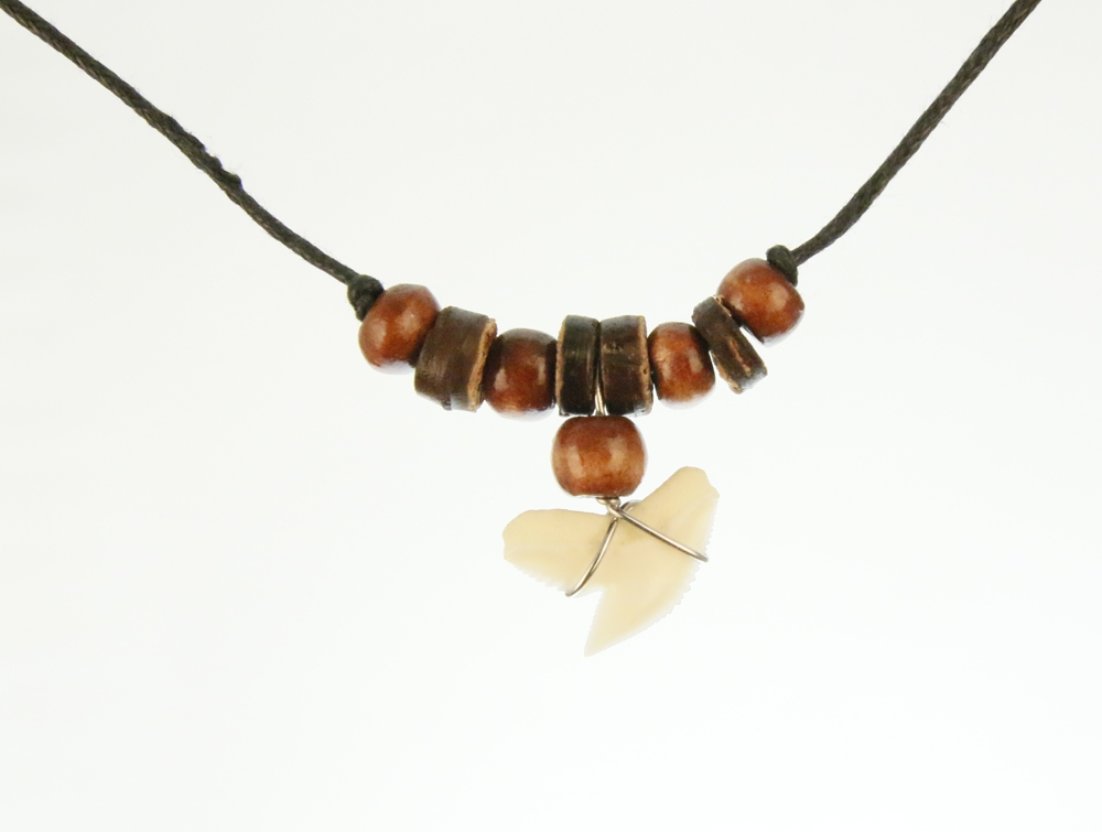 Haaientandketting- bruine houten kraaltjes HK0049
