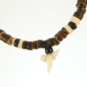 Haaientandketting- houten kralen HK0050
