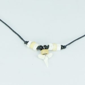 Haaientandketting- wit/creme kraaltjes HK0056