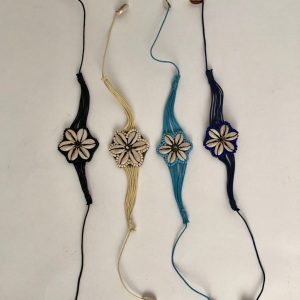 Schelpen armband lichtblauw