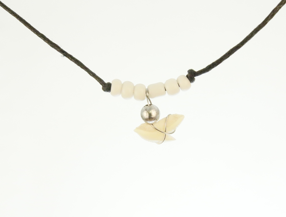 Haaientandketting- witte kraaltjes HK0036