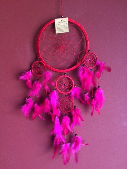 Dromenvanger ±18cm met kleintjes rood (roze veer)