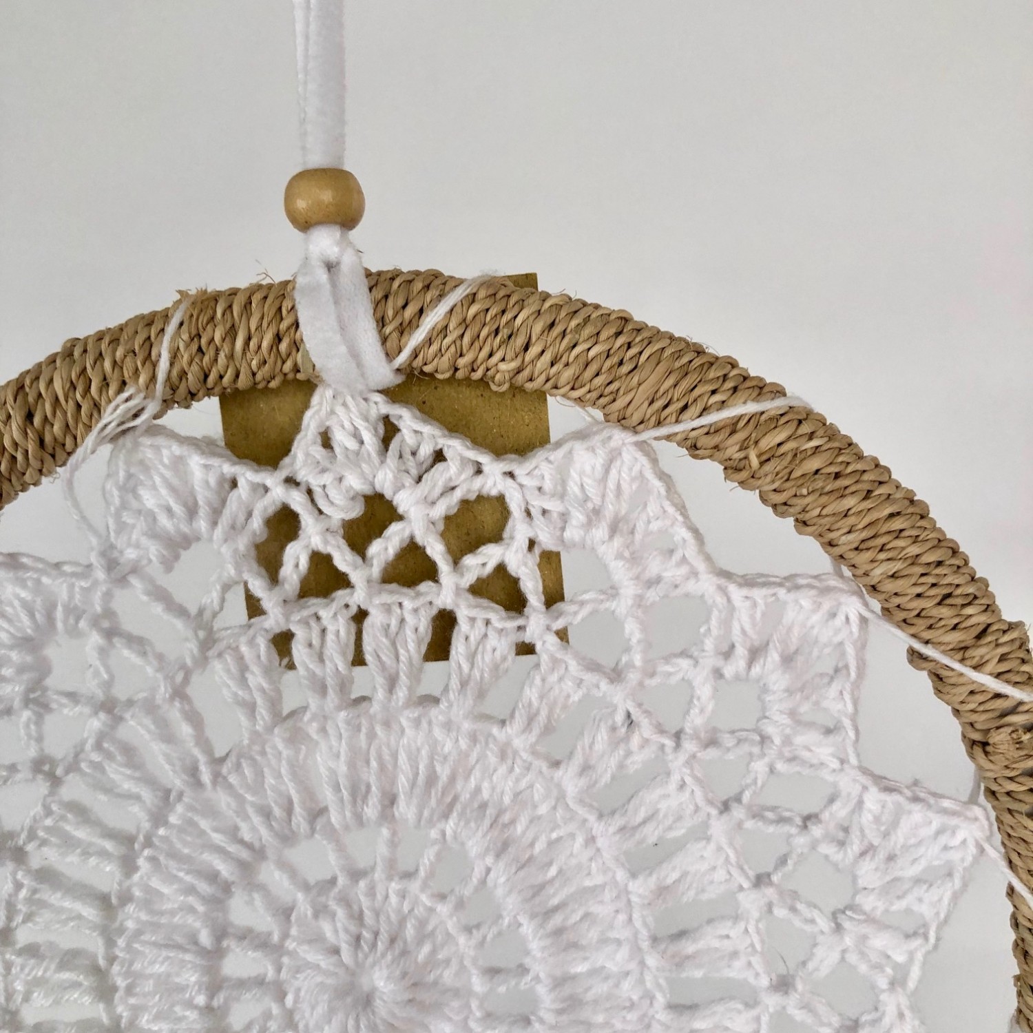 Dromenvanger gehaakt ring met touw ±16cm zonder kleintjes wit - Afbeelding 2
