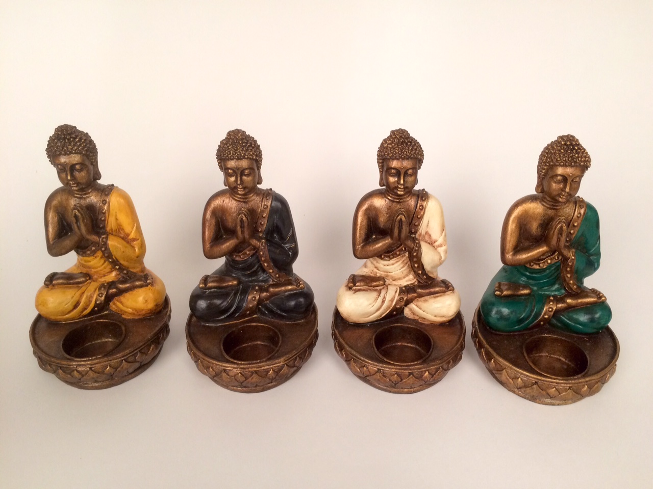 Biddend Buddha waxinelichtjeshouder rood - Afbeelding 2
