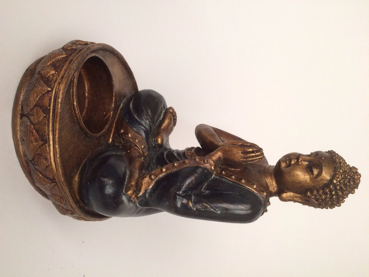 Biddend Buddha waxinelichtjeshouder rood - Afbeelding 3