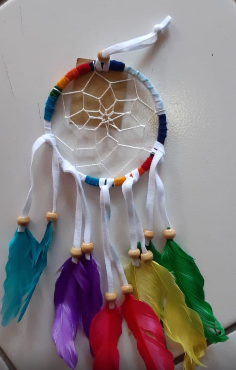 Dromenvanger wit nepleer regenboog ±12cm zonder kleintjes kleur veer