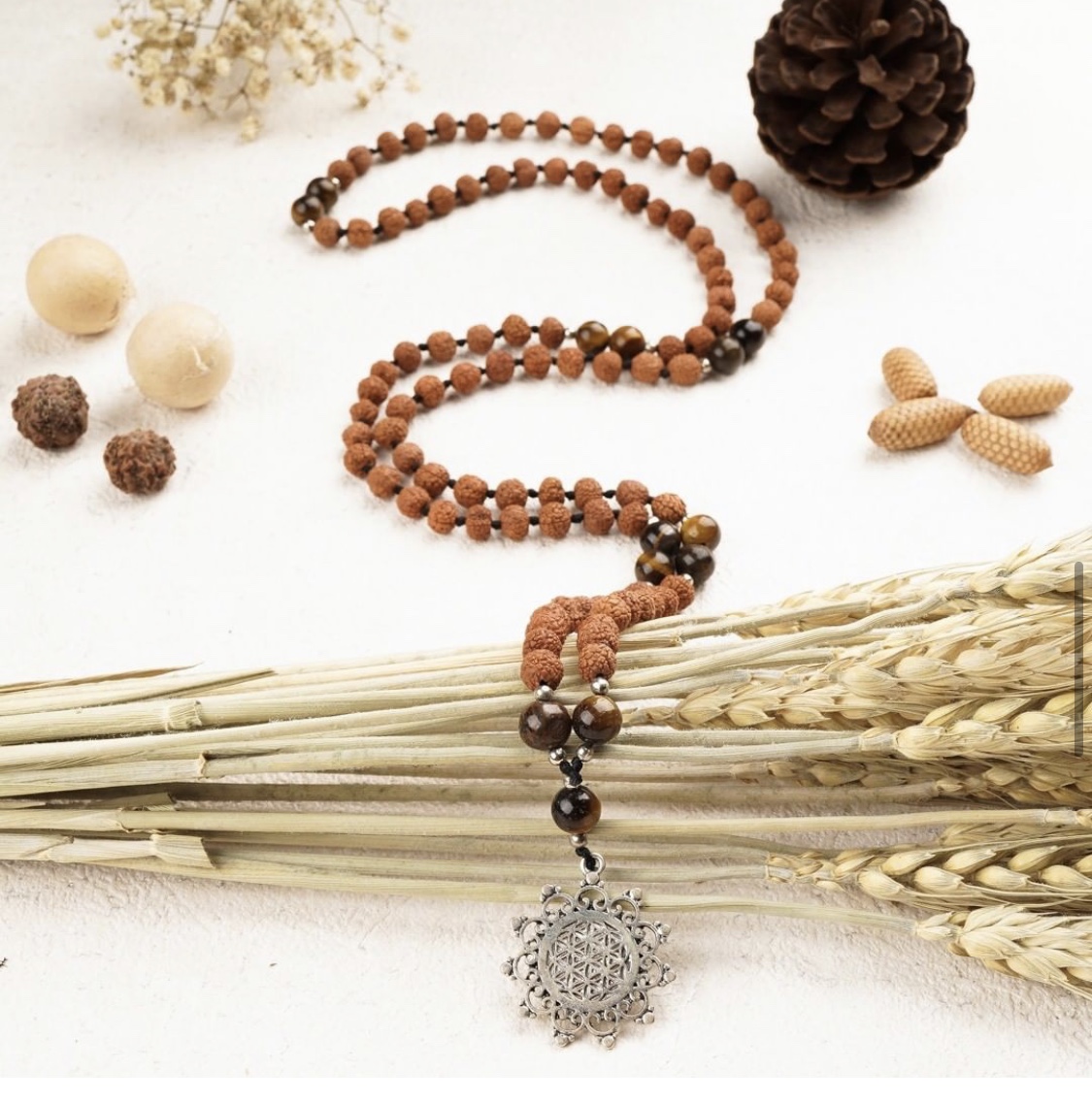 Ketting lavasteen+tijgeroogkralen Sahasrara hanger
