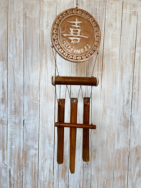 Bamboe brownwash windgong met houten schijf Happiness gecarved ±30cm