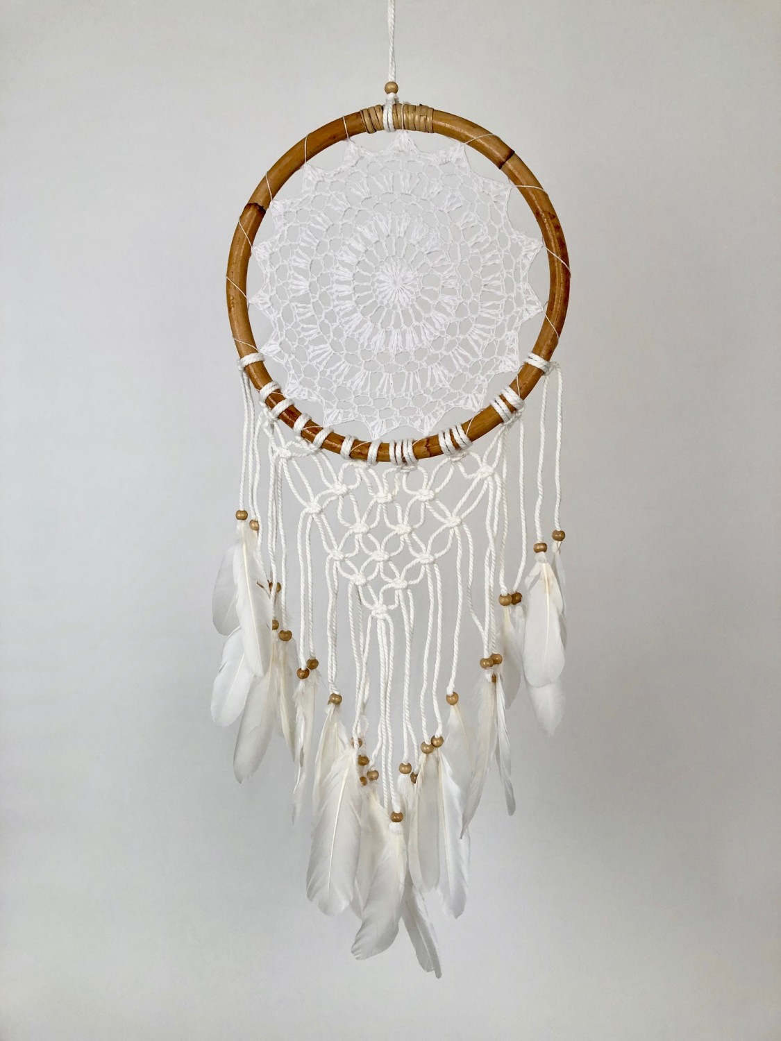 Dromenvanger in houten ring macrame ±27cm zonder kleintjes - wit