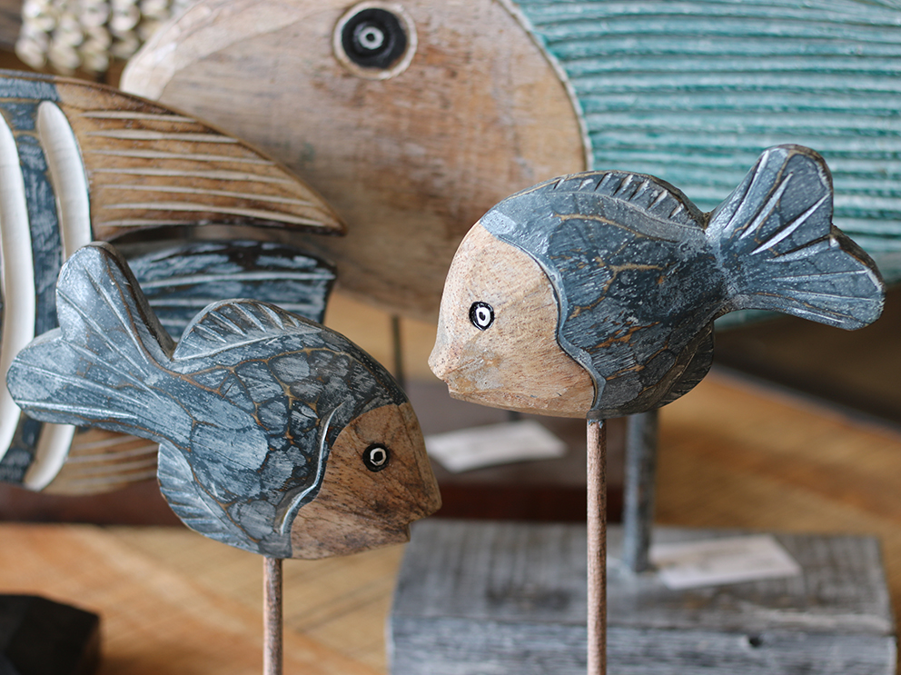 Houten vissen op voet (2) naturel/bluewash ±30x25cm