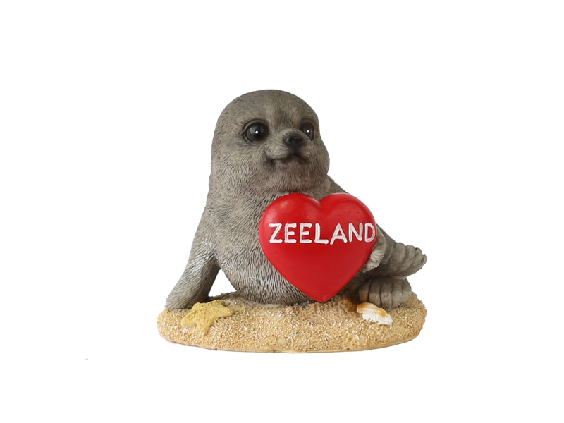 Zeehond op zandpl met hart ZEELAND