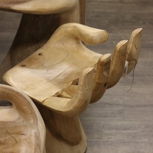 Houten handstoel Indonesisch handwerk- Links