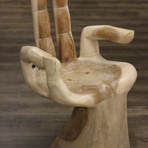 Handstoel Indonesisch handw - links ± 52x90x40cm (bxhxd)