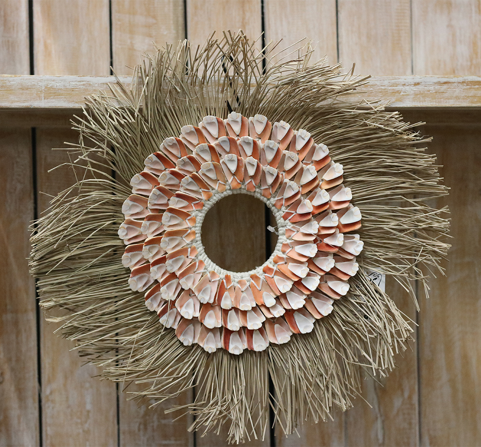 Cirkel van grassen en schelpen naturel diameter ±35cm