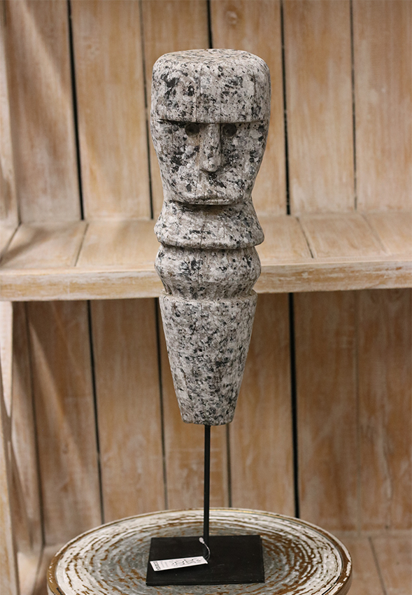 Stone man op voetje naturel steen ±50cm