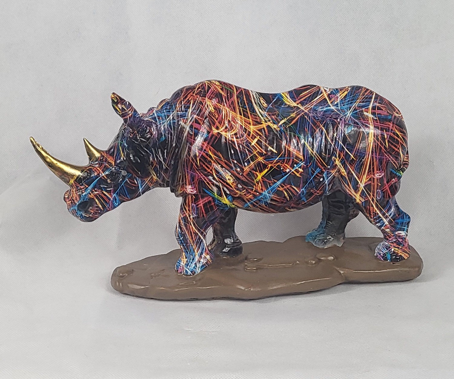 Polystone grafiti neushoorn groot