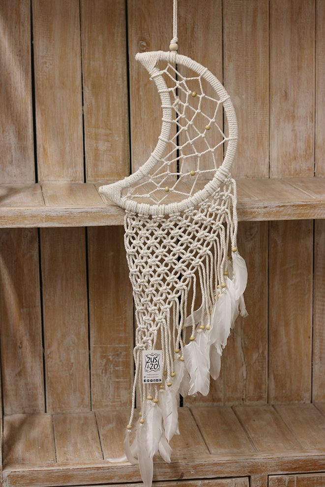 Dromenvanger maan + macramé witte veer 27cm wit