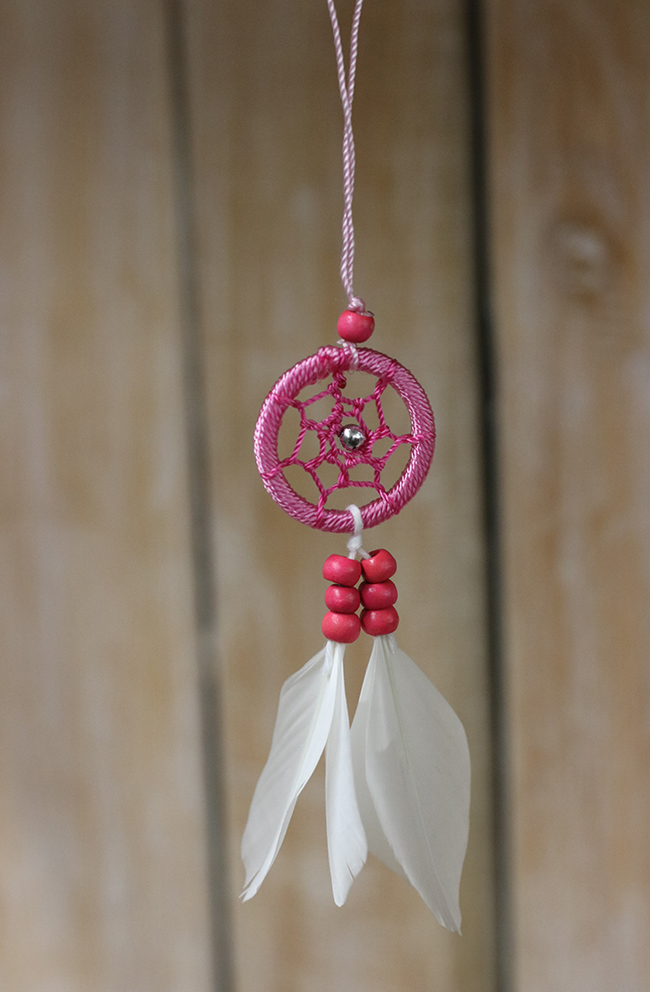 Dromenvanger + witte veertjes 9cm Roze