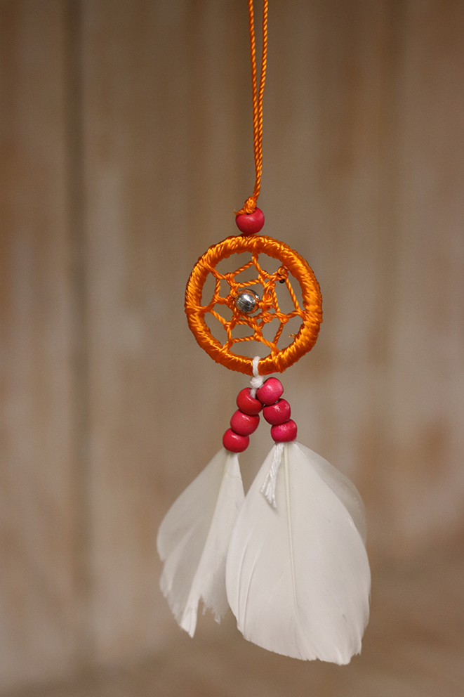 Dromenvanger + witte veertjes 9cm Oranje