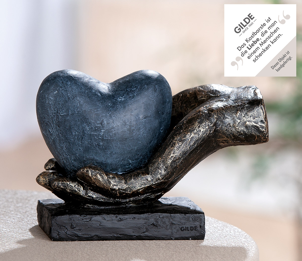 Beeld handen Heart in your Hand Heart motif