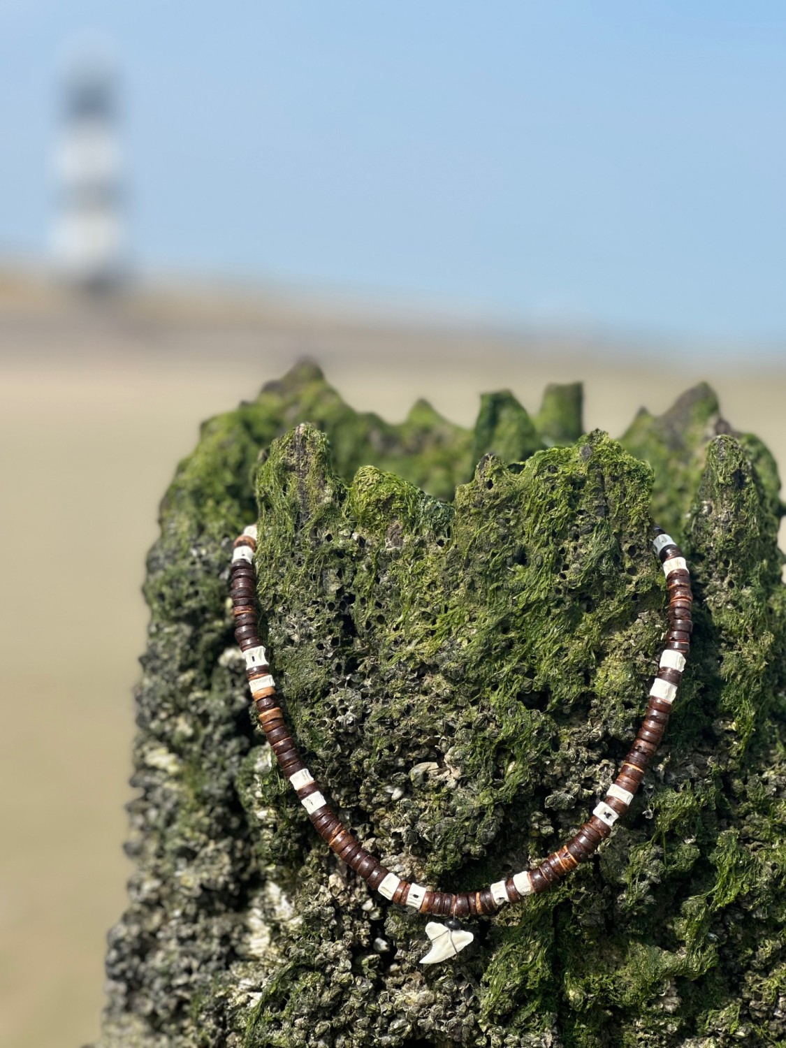 Haaientandketting kokosnoot kralen bruin - Afbeelding 2
