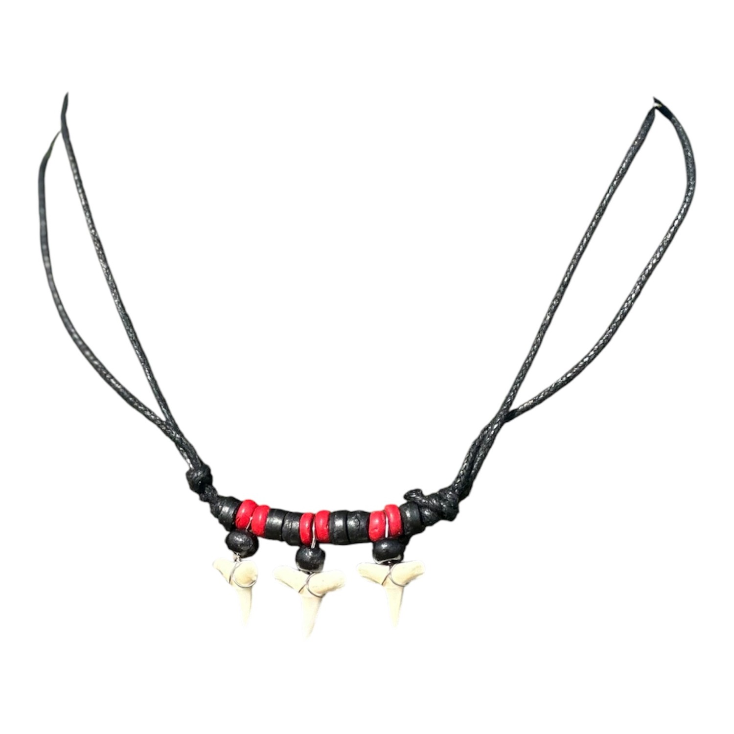 Haaientandketting met 3 haaientanden met rood en zwarte kokoskralen