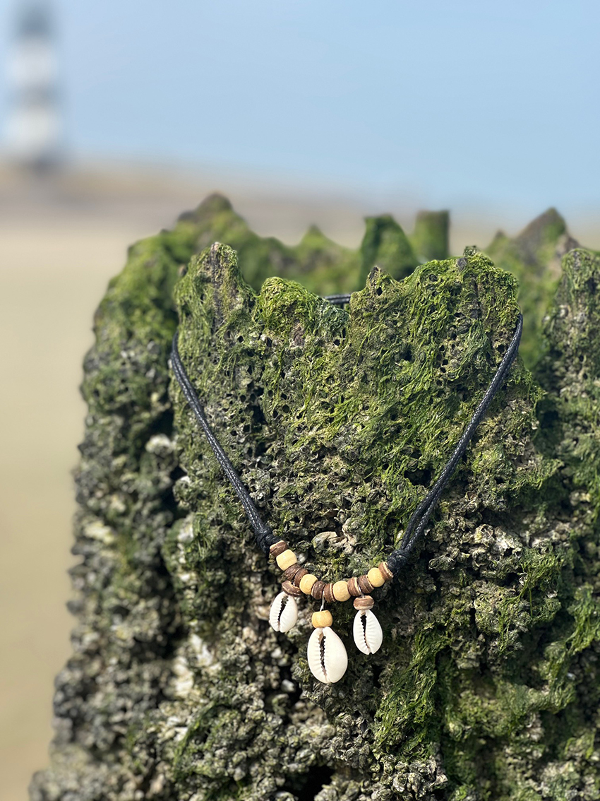 Schelpenketting met 3 schelpjes met geel en bruine kraaltjes - Afbeelding 2